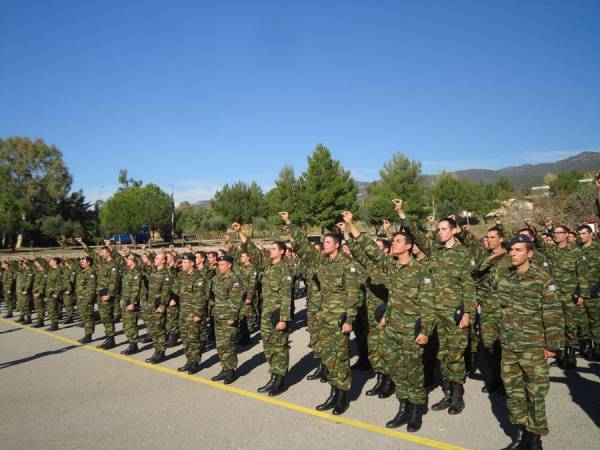 Ορκίστηκαν 550 οπλίτες στο 9ο Σύνταγμα Πεζικού Καλαμάτας (βίντεο και φωτογραφίες)