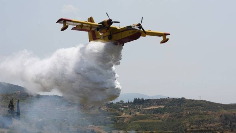 Μαίνεται η φωτιά στην Ηλεία: Ξεκίνησαν να επιχειρούν τα εναέρια μέσα (βίντεο)