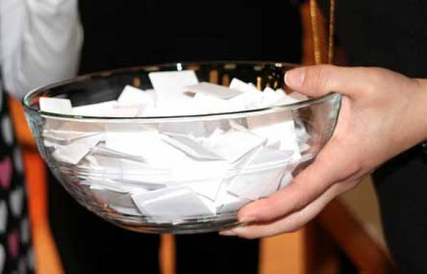 Νεαρές πουλούσαν παράνομους λαχνούς στη Σπάρτη