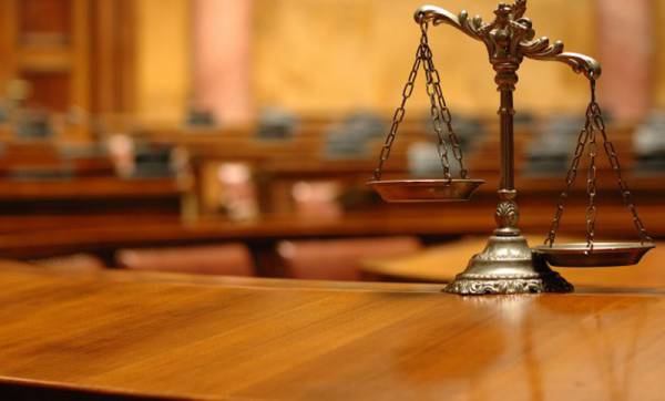 Καυστικά σχόλια για τη Δικαιοσύνη