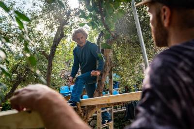 Μεγάλη προβολή για τη Μεσσηνία: Ελαιόλαδο και "Art Farm" του Σωτήρη Μαρίνη στο Facebook της Lufthansa (φωτογραφίες)