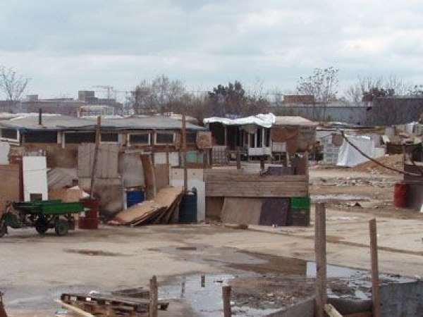 Δήμος Καλαμάτας και Εισαγγελία: Ετοιμάζουν την απομάκρυνση των τσιγγάνων από την Αγ. Τριάδα