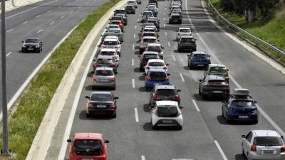 Σε εξέλιξη η έξοδος των εκδρομέων για την Πρωτομαγιά - Αυξημένη η κίνηση στην Αθηνών-Κορίνθου