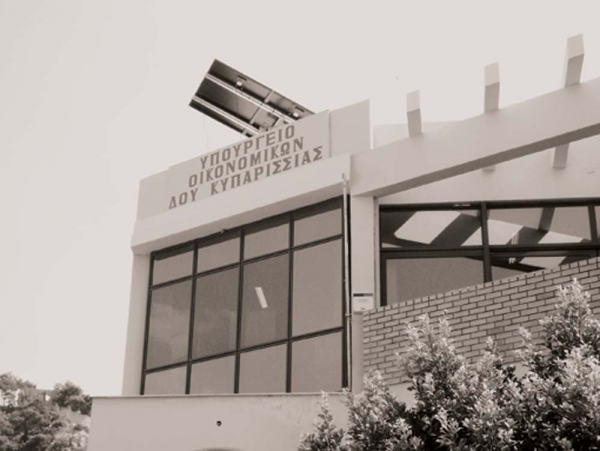 Εκλεισαν τη ΔΟΥ Κυπαρισσίας στις 12 το μεσημέρι λόγω... ζέστης