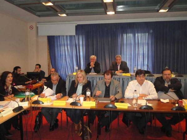 Στελέχη της ΝΔ και του ΠΑΣΟΚ αγωνιούν για το χρίσμα στον Τατούλη