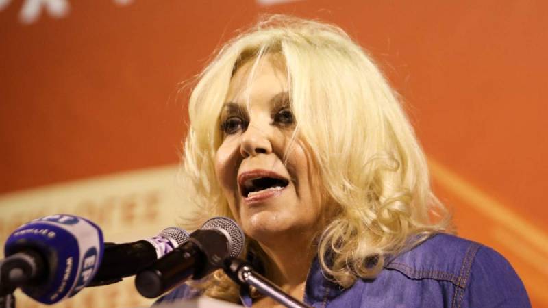 «Μπλόκαρε» τη Σεμίνα Διγενή το Youtube για «επιβλαβές ή επικίνδυνο περιεχόμενο»