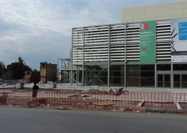 Διαβάσεις πεζών στο Μέγαρο Χορού