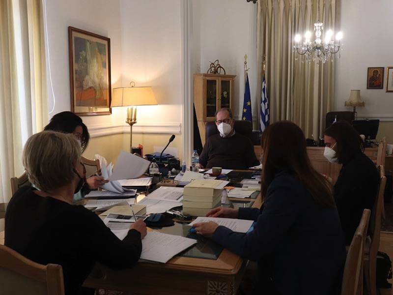 Σύσκεψη για τουρισμό στην Περιφέρεια Πελοποννήσου: Στήριξη πτήσεων από αεροδρόμιο Καλαμάτας