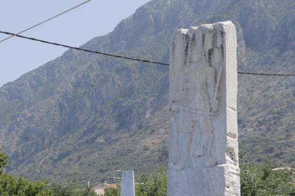 Για το μνημείο στη Βέργα