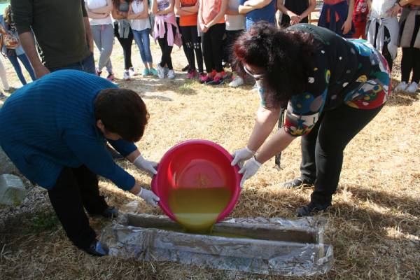 Μαθητές στην Ενωση Γυναικών Λεύκης