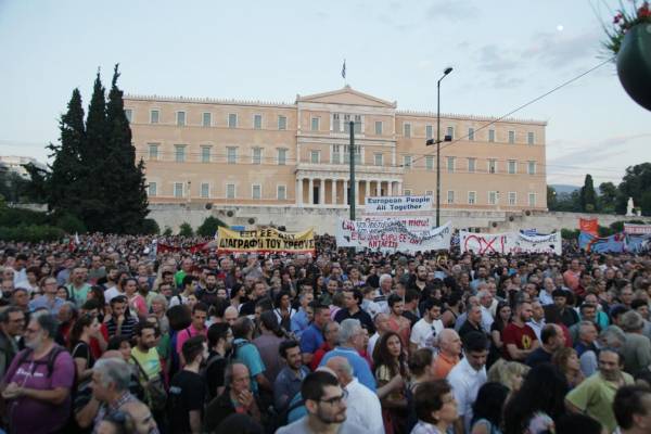Μεγάλη συγκέντρωση υπέρ του "ΟΧΙ" στο Σύνταγμα