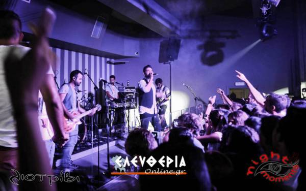 Πολύς κόσμος στο Club Λιοτρίβι στην Κυπαρισσία για τις &quot;Μέλισσες&quot; (φωτογραφίες)