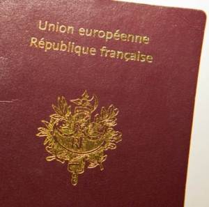 Σύροι με πλαστά διαβατήρια συνελήφθησαν στο αεροδρόμιο Καλαμάτας