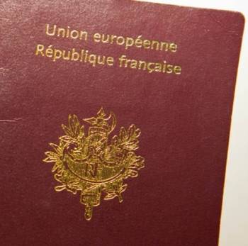 Σύροι με πλαστά διαβατήρια συνελήφθησαν στο αεροδρόμιο Καλαμάτας