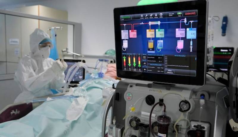 Κορονοϊός: Ανοιχτό το ενδεχόμενο χρήσης ιδιωτικών κλινών και στην Αττική