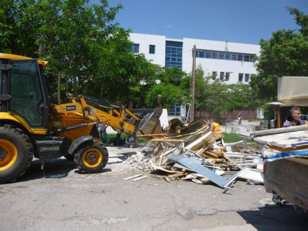 Απομακρύνθηκε περίπτερο από την Αριστομένους