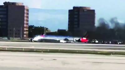 ΗΠΑ: Αεροσκάφος πιάνει φωτιά κατά την προσγείωση, 3 τραυματίες