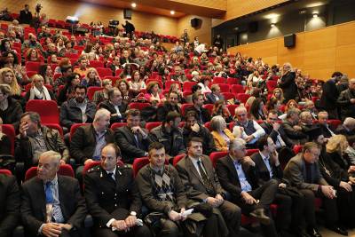 Τα άδεια καθίσματα χάλασαν τη φιέστα Τατούλη στην Καλαμάτα (βίντεο)