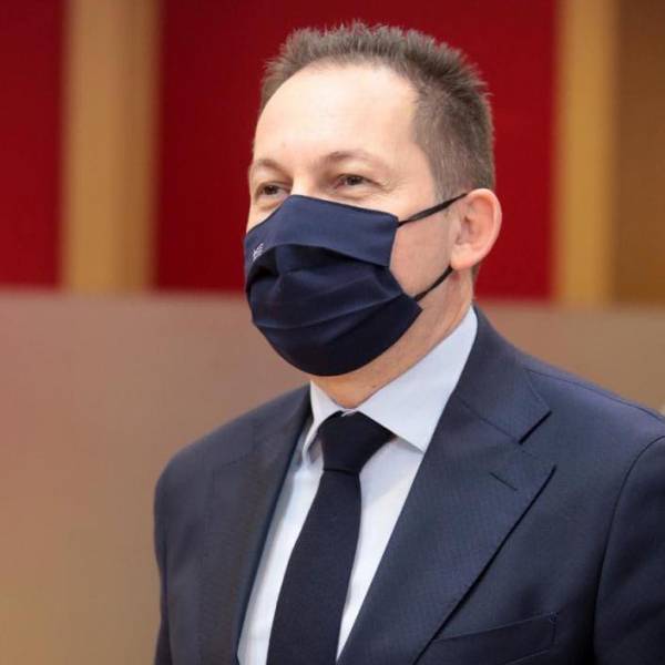 Περιοδεία Πέτσα στην Πελοπόννησο για την επιτάχυνση του εμβολιαστικού προγράμματος