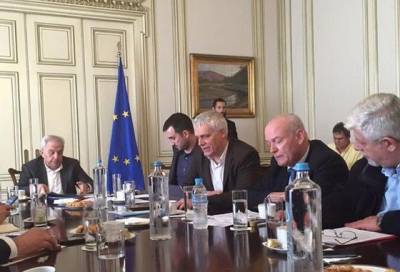 Δεν μπορούν να αποφασίσουν ούτε για τη διαχείριση των σκουπιδιών