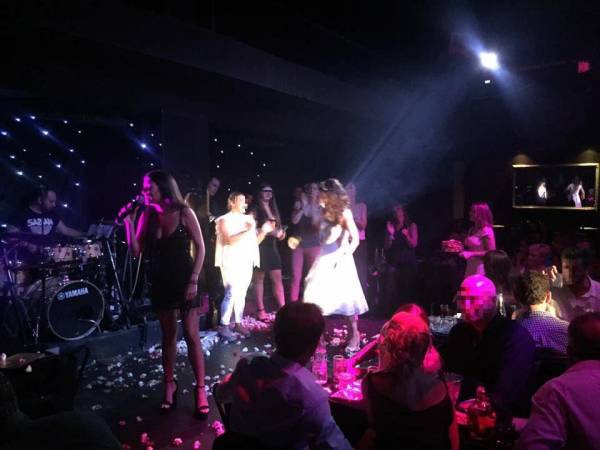 Μπουζούκια - Ο παραδοσιακός τρόπος διασκέδασης της Καλαμάτας «σίγησε» εν μέσω πανδημίας