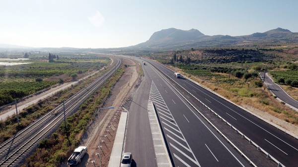 Κόβει κορδέλα ο Τσίπρας στο Κόρινθος - Πάτρα