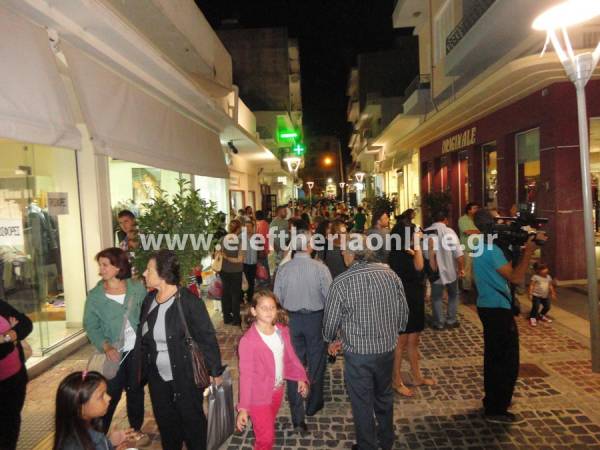 Πολύς κόσμος στη βραδινή γιορτή στην αγορά της Μεσσήνης