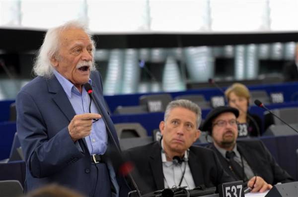 Γλέζος: Αν η κυβέρνηση δεν κρατήσει τον λόγο της κινδυνεύει η ενότητα της χώρας