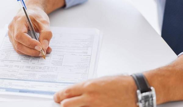 Παράνομοι για μια θέση στο Δημόσιο