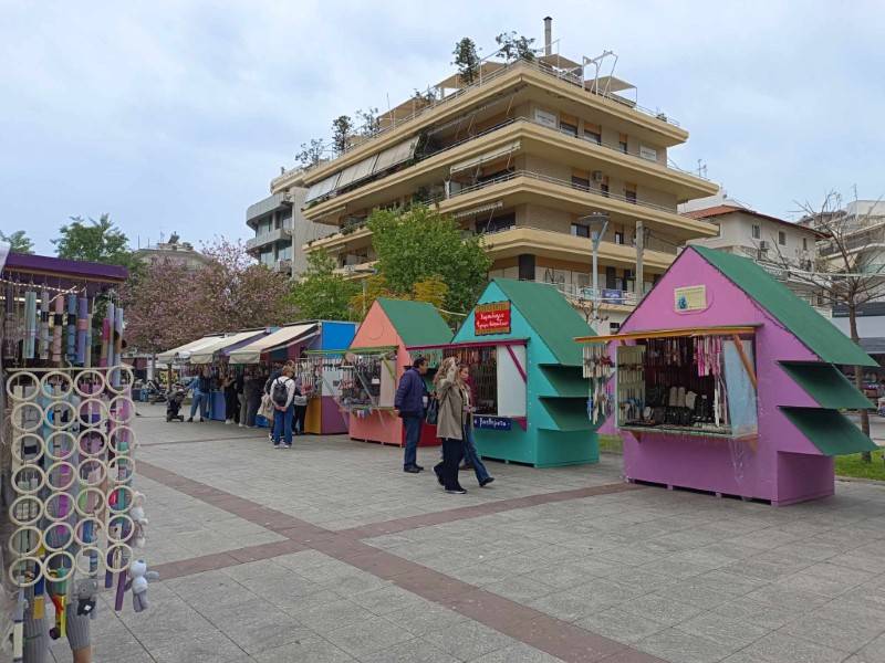 Μέτρια φέτος η κίνηση στα σπιτάκια στην κεντρική πλατεία της Καλαμάτας