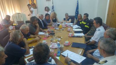 Συγκεντρωτισμός για να κοντύνει την Αλειφέρη: Παιχνίδια εξουσίας Τατούλη με πυρκαγιές (βίντεο)