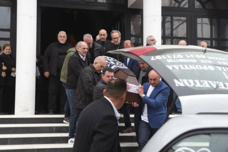 Θλίψη στο τελευταίο αντίο για τον Στέφανο Μπορμπόκη