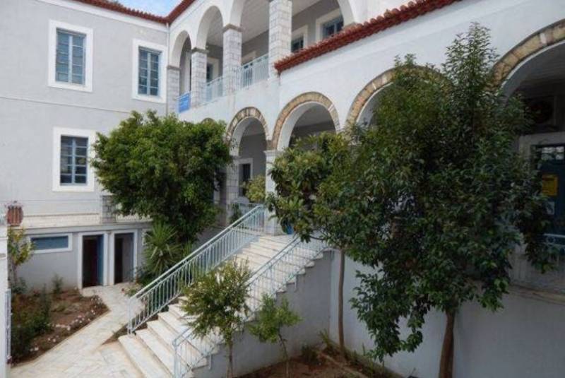 1ο Εξατάξιο Γυμνάσιο Καλαμάτας: Γιορτάζουν τα 50 χρόνια αποφοίτησης