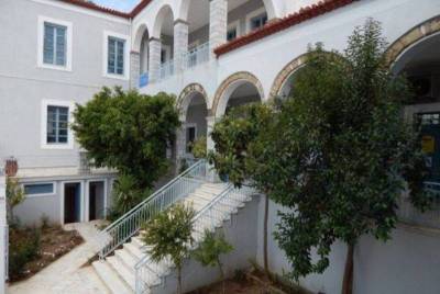 1ο Εξατάξιο Γυμνάσιο Καλαμάτας: Γιορτάζουν τα 50 χρόνια αποφοίτησης