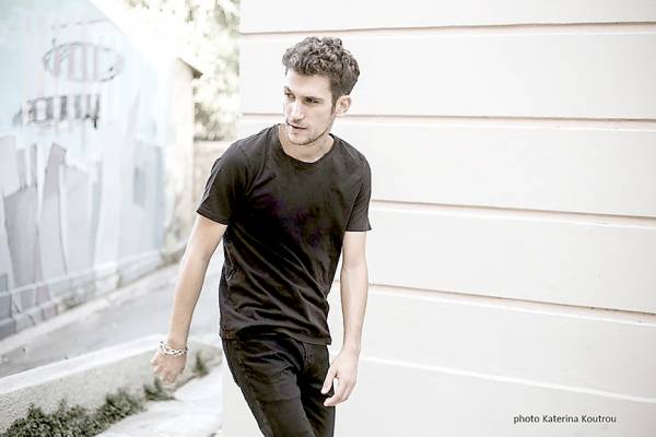 Ο ηθοποιός Ορέστης Χαλκιάς στην &quot;Ε&quot;: “Με ενδιαφέρει να είμαι αντάξιος αφηγητής της ιστορίας”