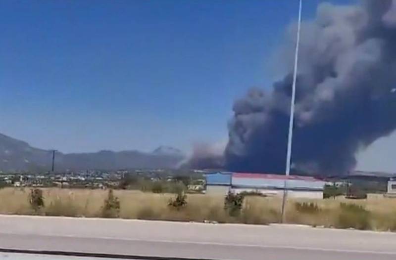 Μεγάλη φωτιά στο Λουτράκι: Προληπτική απομάκρυνση από Καλλιθέα, Πευκιά, Ειρήνη, εκκενώνονται κατασκηνώσεις (Βίντεο)