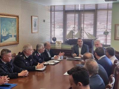 Ευρεία σύσκεψη στο Δημαρχείο Καλαμάτας: Στοχευμένες επιχειρησιακές δράσεις για παραβατικότητα