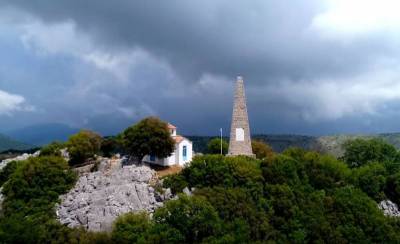 Πεζοπορία από τον Άρι στο Μανιάκι