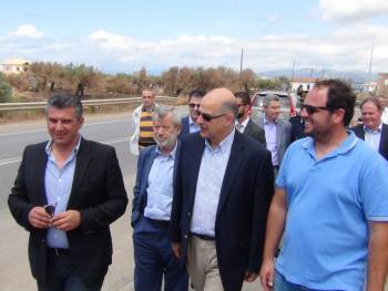 Επίσκεψη Δένδια στα καμένα της Κυπαρισσίας