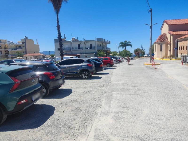 Παραλία Καλαμάτας: Για πλατεία προορίζεται το πάρκινγκ στην Ανάσταση (βίντεο)