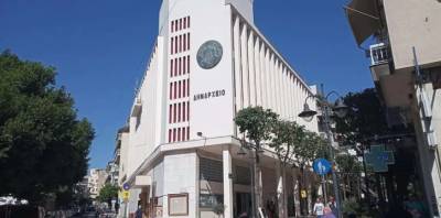 Αγρίνιο: Άνδρας επιτέθηκε στον δήμαρχο και δάγκωσε υπάλληλο