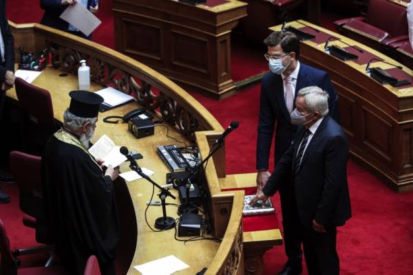 Βουλή: Ορκίστηκαν δύο νέοι βουλευτές μετά από επανακαταμέτρηση