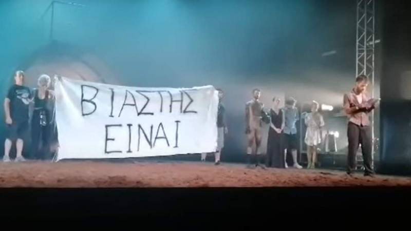 Καταγγελία Μπιμπίλα: Ηθοποιοί κινδυνεύουν να μείνουν απλήρωτοι επειδή διάβασαν το κείμενο για τον Λιγνάδη