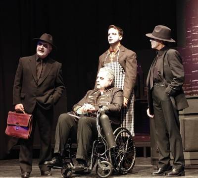 Παράσταση από τη "Θεατρική Διαδρομή": «Η άνοδος του Αρτούρο Ούι» στο Πνευματικό Κέντρο