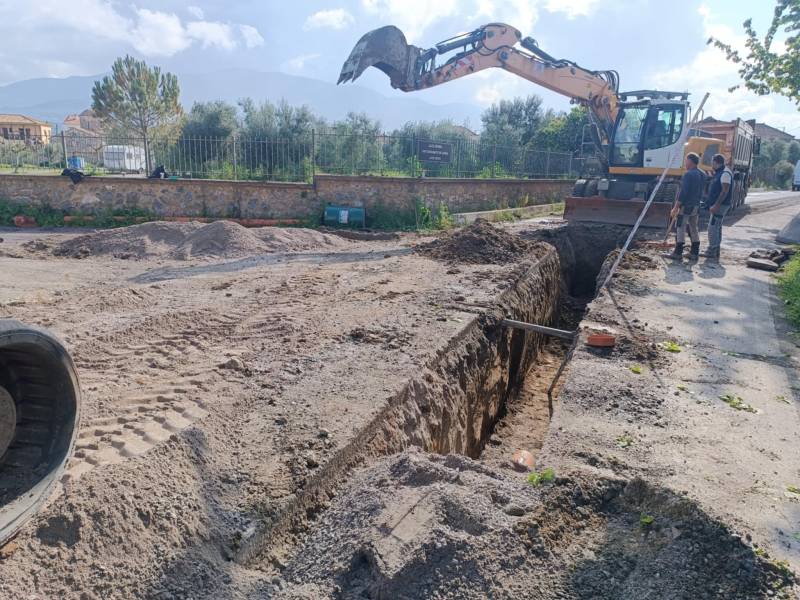 Κατασκευή δικτύου αποχέτευσης σε Αρι, Αμμο και Μικρομάνη