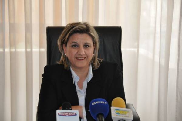 Εντονη διαμαρτυρία της Αλειφέρη για το σύνθημα "ΕΑΜ - ΕΛΑΣ - Μελιγαλάς" στη συγκέντρωση για την ΕΡΤ