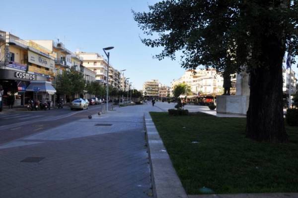 Εγκριση για διακοσμητικά και ανεμοφράκτες στην κεντρική πλατεία Καλαμάτας
