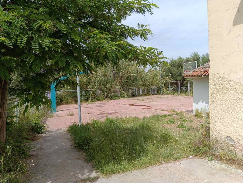 Εγκαταλελειμμένο το παλιό Δημοτικό Σχολείο στην Αιθαία