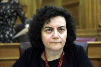 Η Βαλαβάνη ζητά παρέμβαση της Δικαιοσύνης για τα περί αναλήψεων πριν κλείσουν οι τράπεζες