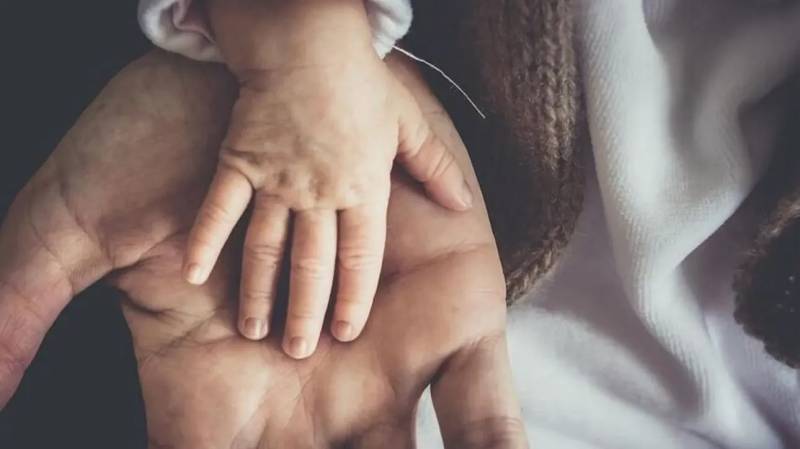 Έκτακτο επίδομα παιδιού: Ποιοι και πότε θα πάρουν 150 ευρώ (Βίντεο)